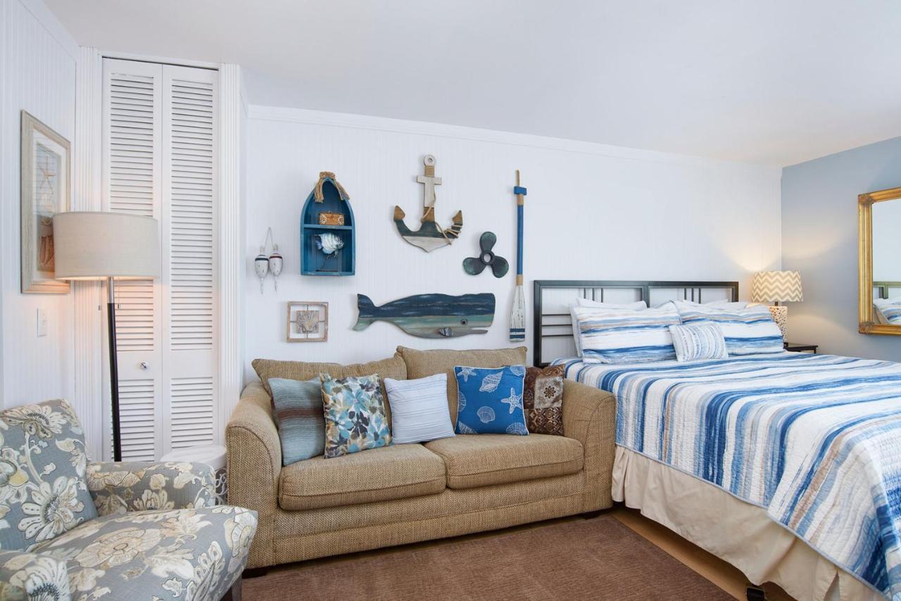 Waterside Suites Saugatuck Exterior photo