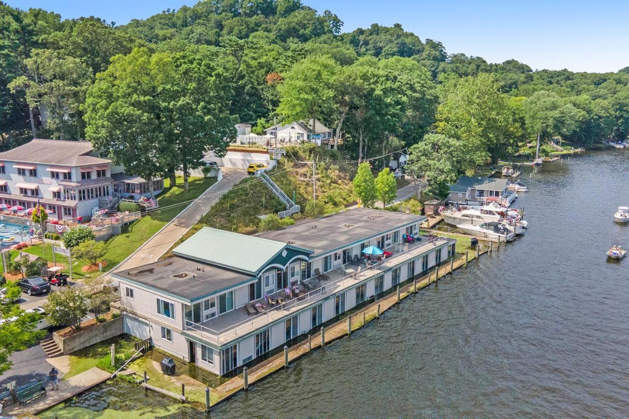 Waterside Suites Saugatuck Exterior photo
